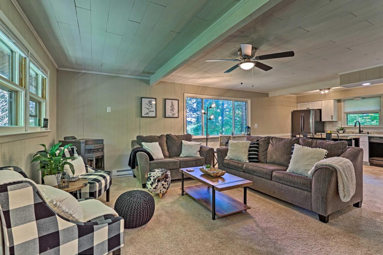 Modern East Stroudsburg Home With Deck And Gas Grill! Eksteriør billede