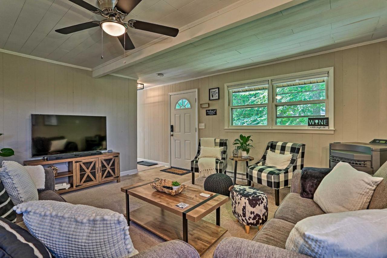 Modern East Stroudsburg Home With Deck And Gas Grill! Eksteriør billede